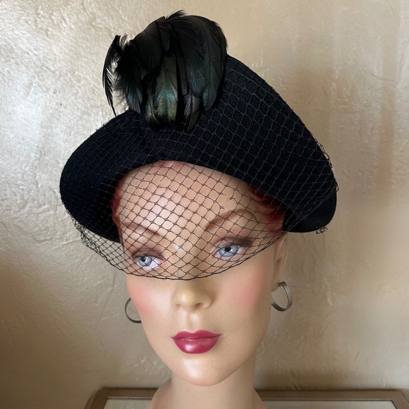 CAPTIVATING 1940s' BLACK FELT HAT WITH ROOSTER FEATHERS + VEIL